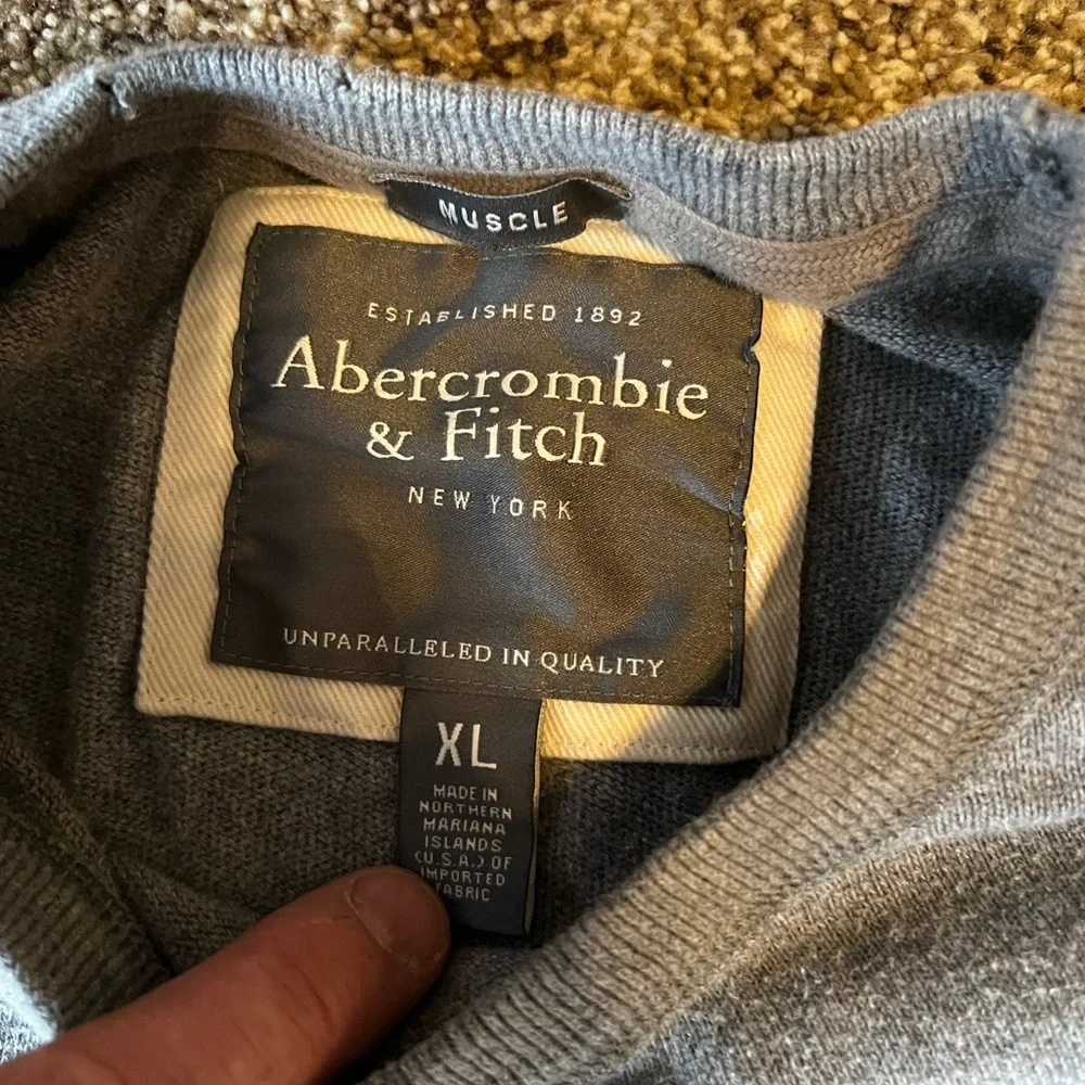 XL gray men’s Abercrombie and Fitch long sleeve tshirt - Picture 3 of 7